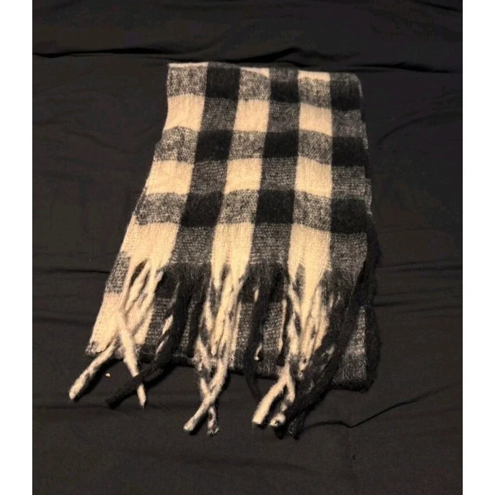 Oversized‎ Plaid Scarf Black Cream Fringe Cozy Winter Warm Accessory